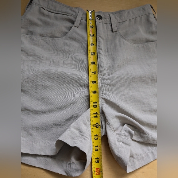 THE NORTH FACE Women short beige color size 10 (made small) 100% Nylon - Picture 8 of 9